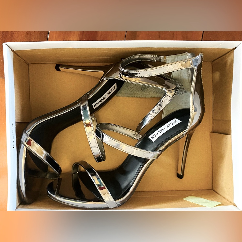 Steve Madden Pewster Metallic Feelya heels. Size 10 (New)